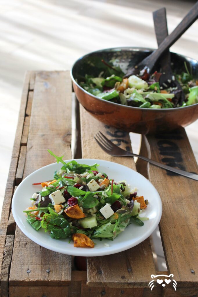 Rucola feta zoete aardappel salade Koken in Quarantaine verticaal